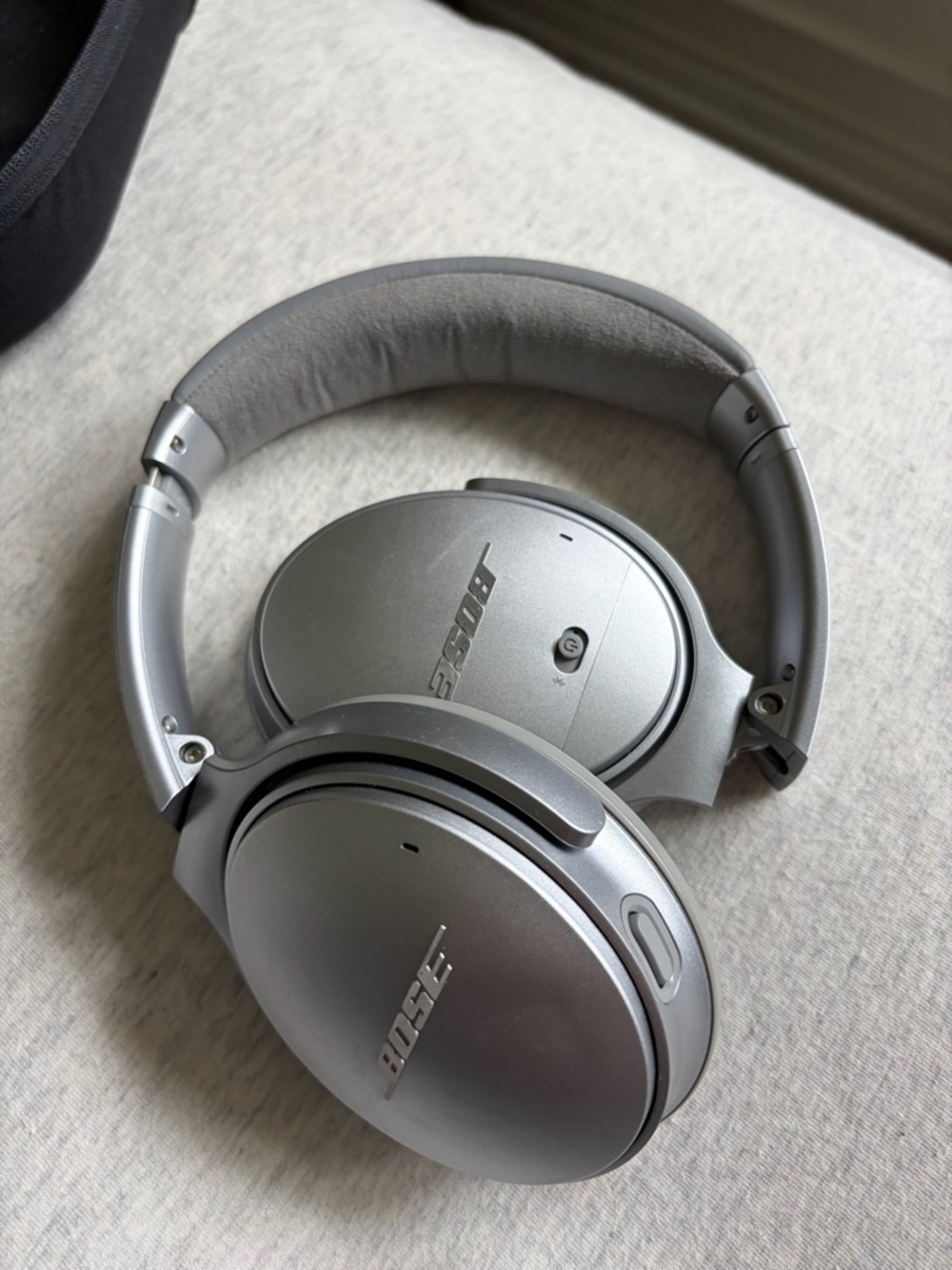 Bose quiet comfort Bluetooth headphones